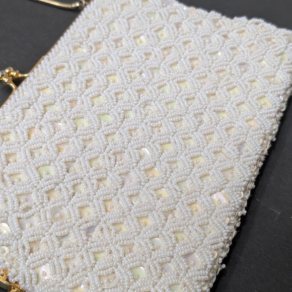 Walborg Elegant White Beaded Handbag - Picture 3 of 9